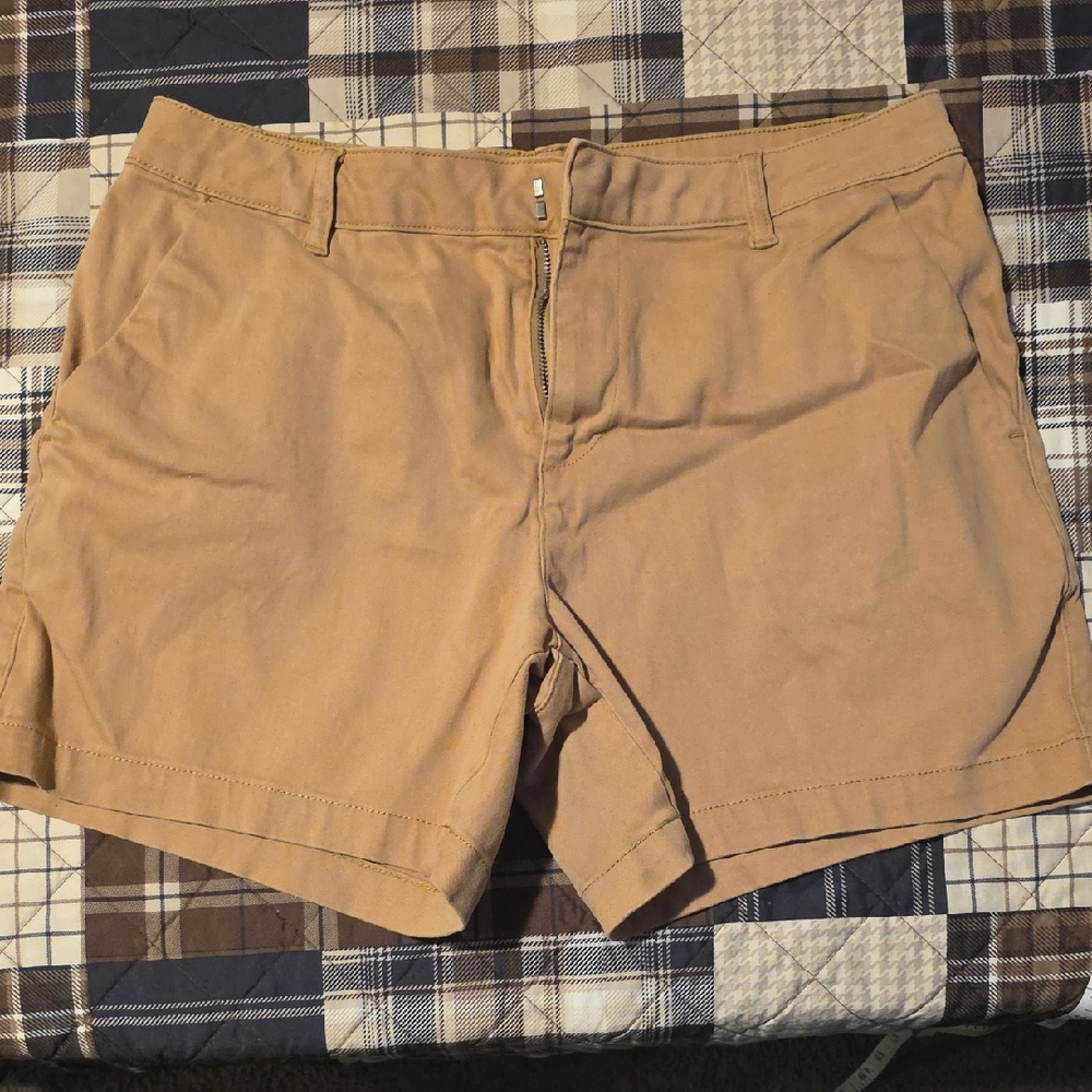 Banana Republic Tan Women's Bermuda Shorts